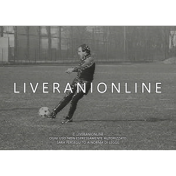 NEG-RETROSPETTIVA VITO CHIMENTI CALCIATORE NELLA FOTO VITO CHIMENTI CON LA MAGLIA DEL CATANZARO CALCIO AG ALDO LIVERANI SAS