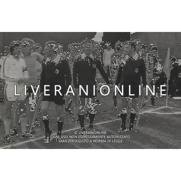 RETROSPETTIVA ARBITRO GIUSEPPE PANZINO NELLA FOTO L\'ARBITRO GIUSEPPE PANZINO NELL\'ANNO 1979-1980 IN MONZA-LECCE AG ALDO LIVERANI SAS