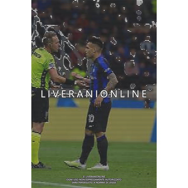 lautaro martinez con l\'arbitro luca pairetto - Inter vs Monza Campionato calcio Serie A TIM 15.04.2023 ©PAOLO GIAMPIETRI / AGENZIA ALDO LIVERANI SAS
