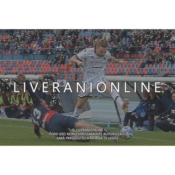 Stadio San Vito-Marulla Serie B 2022-2023 Cosenza-Cittadella In foto: Meroni in scivolata su Giraudo FOTO ANDREA ROSITO-AG ALDO LIVERANI SAS