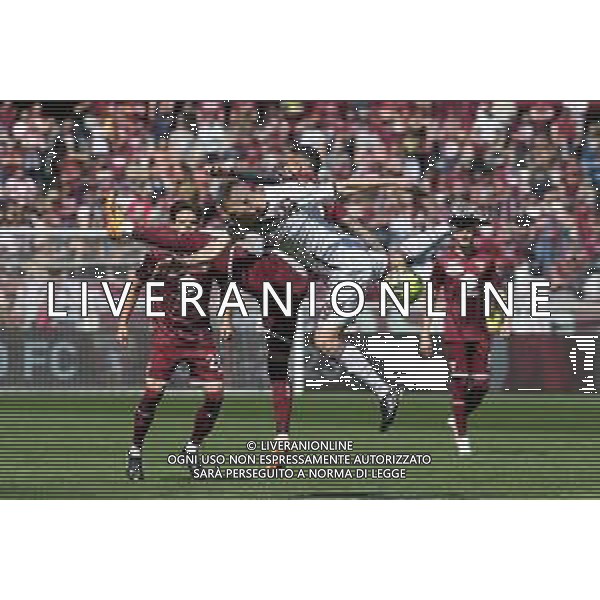 TVMV-Torino 16.04.2023 Stadio Grande Torino © Manuela Viganti/Agenzia Aldo Liverani Torino vs Salernitana Campionato Calcio Serie A TIM 2022/2023 30a giornata Nella foto: antonio sanabria e lorenzo pirola ©Viganti / AGENZIA ALDO LIVERANI SAS