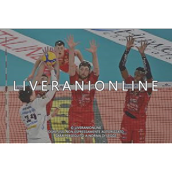 TVRG Yuki Ishikawa (Powervolley Milano) contro il muro di da SX Luciano De Cecco (Civitanova), Simone Anzani (Civitanova) e Marlon Yant Herrera (Civitanova) Allianz Powervolley Milano vs Cucine Lube Civitanova Milano 16-04-2023 Allianz Cloud PalaLido SuperLega Credem Banca - gara 2 semifinali play off scudetto foto Roberto Garavaglia/ag. Aldo Liverani sas/ AGENZIA ALDO LIVERANI SAS