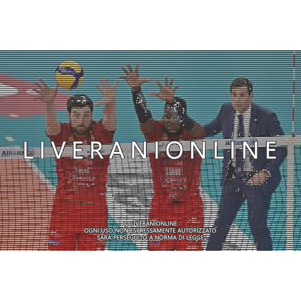 TVRG da SX Simone Anzani (Civitanova), Marlon Yant Herrera (Civitanova) e Gianlorenzo Blengini allenatore Civitanova Allianz Powervolley Milano vs Cucine Lube Civitanova Milano 16-04-2023 Allianz Cloud PalaLido SuperLega Credem Banca - gara 2 semifinali play off scudetto foto Roberto Garavaglia/ag. Aldo Liverani sas / AGENZIA ALDO LIVERANI SAS