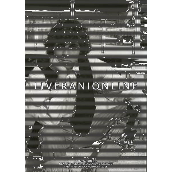 RETROSPETTIVA LUCA BARBAROSSA CANTANTE NELLA FOTO LUCA BARBAROSSA A SANREMO NELL\'\'ANNO 1981 AG ALDO LIVERANI SAS