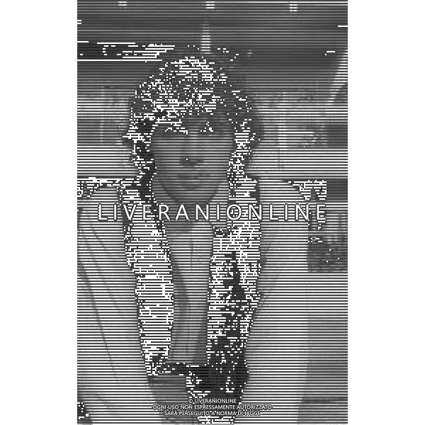 RETROSPETTIVA LUCA BARBAROSSA CANTANTE NELLA FOTO LUCA BARBAROSSA A SANREMO NELL\'\'ANNO 1981 AG ALDO LIVERANI SAS