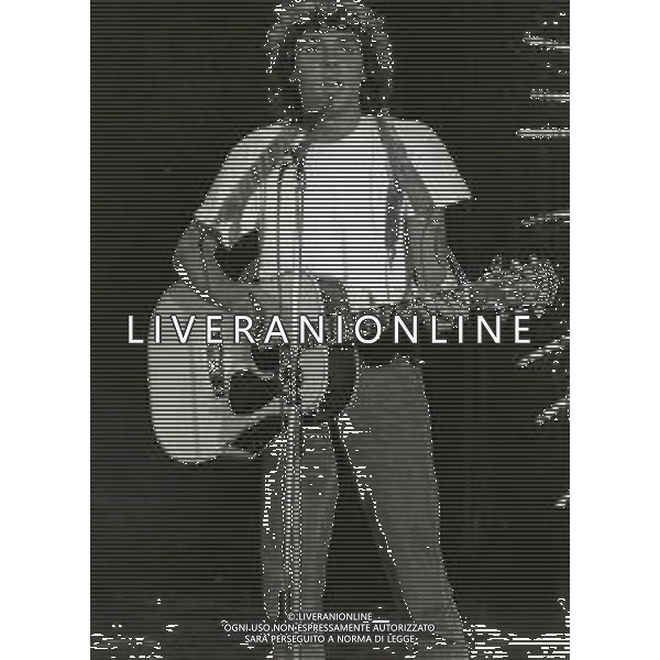 RETROSPETTIVA LUCA BARBAROSSA CANTANTE NELLA FOTO LUCA BARBAROSSA A SAINT VINCENT NELL\'\'ANNO 1982 AG ALDO LIVERANI SAS 