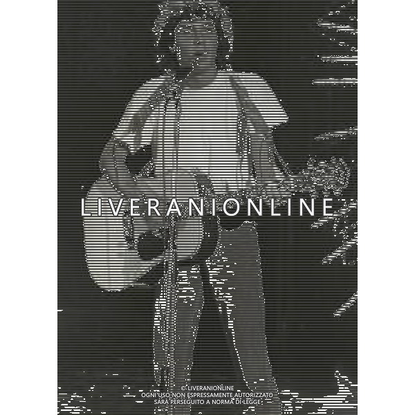 RETROSPETTIVA LUCA BARBAROSSA CANTANTE NELLA FOTO LUCA BARBAROSSA A SAINT VINCENT NELL\'\'ANNO 1982 AG ALDO LIVERANI SAS 
