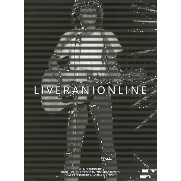 RETROSPETTIVA LUCA BARBAROSSA CANTANTE NELLA FOTO LUCA BARBAROSSA A SAINT VINCENT NELL\'\'ANNO 1982 AG ALDO LIVERANI SAS 