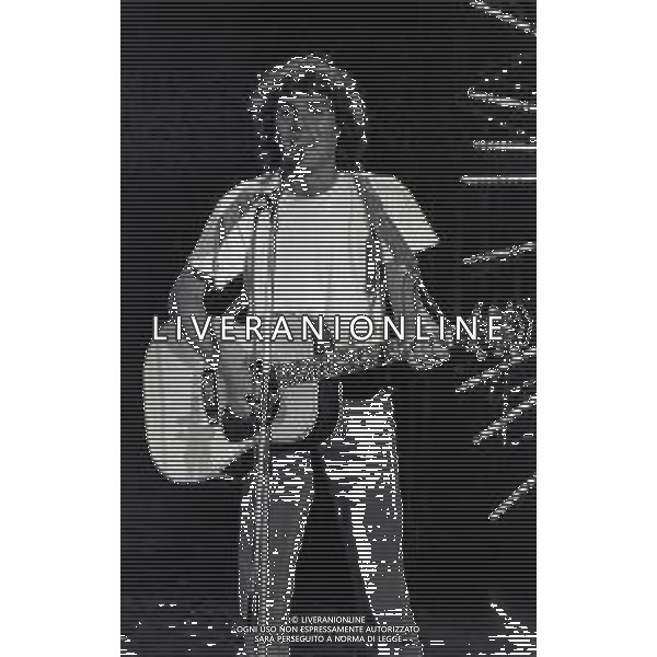 RETROSPETTIVA LUCA BARBAROSSA CANTANTE NELLA FOTO LUCA BARBAROSSA A SAINT VINCENT NELL\'\'ANNO 1982 AG ALDO LIVERANI SAS 