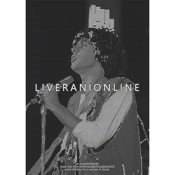 RETROSPETTIVA LUCA BARBAROSSA CANTANTE NELLA FOTO LUCA BARBAROSSA A VENEZIA PER LA GONDOLA D\'ORO AG ALDO LIVERANI SAS 