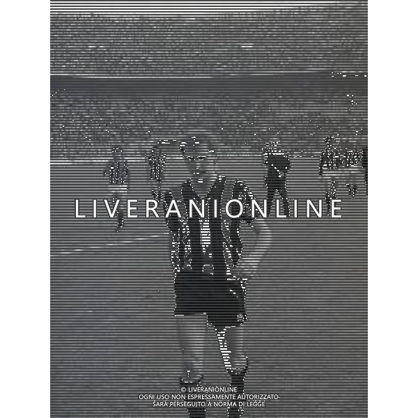 NEGRETROSPETTIVA FULVIO BONOMI CALCIATORE NELLA FOTO FULVIO BONOMI CON LA MAGLIA DELL\'ATALANTA CALCIO NELL\'ANNO 1980-1981 AG ALDO LIVERANI SAS