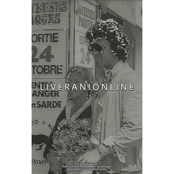 RETROSPETTIVA PATRICK DUFFY ATTORE NELLA FOTO PATRICK DUFFY CON LA MOGLIE CARLYN ROSSER A CANNES NELL\'ANNO 1984 AG ALDO LIVERANI SAS