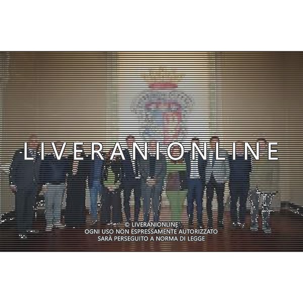 IMOLA 17 04 2023 L\'OMAGGIO DEI SINDACI DEL CON.AMI A TOMASO TOMMASI PRESIDENTE USCENTE DEL HERA NELLA FOTO TOMASO TOMMASI PRESIDENTE DEL HERA SINDACO MARCO PANIERI,FABIO BACCHILEGA PRESIDENTE CON AMI E I SINDACI DEL CON.AMI ©SANNA / AGENZIA ALDO LIVERANI SAS