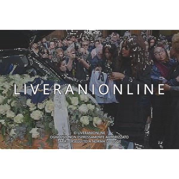 TVRG Funerale Julia Ituma nella foto l\'ultimo saluto della mamma Milano 18-04-2023 Funerale di Julia Ituma la pallavolista dell\'AGIL Volley Novara morta durante la trasferta della squadra a Istanbul in Turchia foto Roberto Garavaglia/ag. Aldo Liverani sas