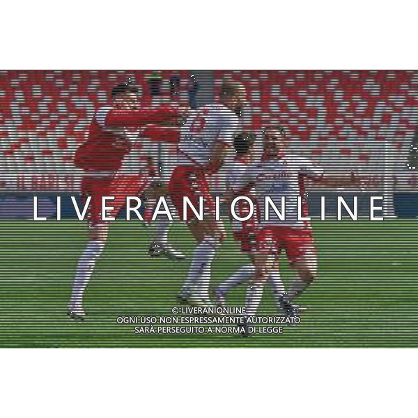 Valerio Di Cesare (SSC Bari) celebrates after scoring a goal with teammates during the Italian soccer Serie B match SSC Bari vs Como 1907 on April 15, 2023 at the San Nicola stadium in Bari, Italy. Photo by Emmanuele Mastrodonato/ag. Aldo Liverani sas/ AGENZIA ALDO LIVERANI SAS