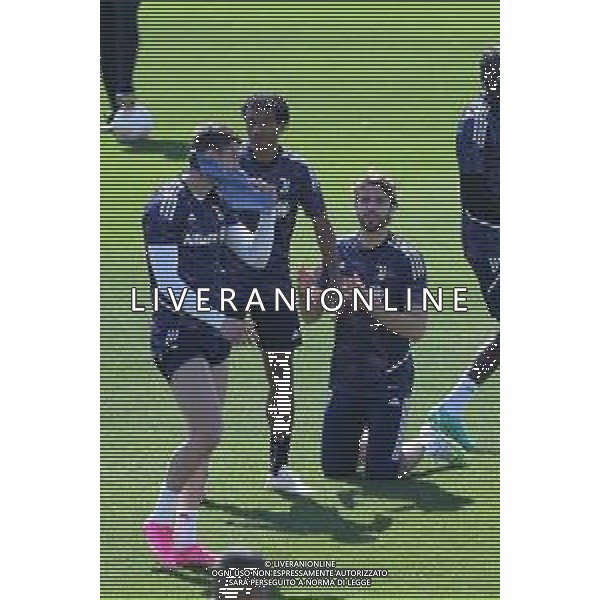 TVMV-Torino 19.04.2023 Continassa © Manuela Viganti/Agenzia Aldo Liverani Allenamento rifinitura Europa League 2022/2023 Sporting Lisbona vs Juventus Nella foto: dusan vlahovic, juan cuadrado e manuel locatelli ©Viganti / AGENZIA ALDO LIVERANI SAS