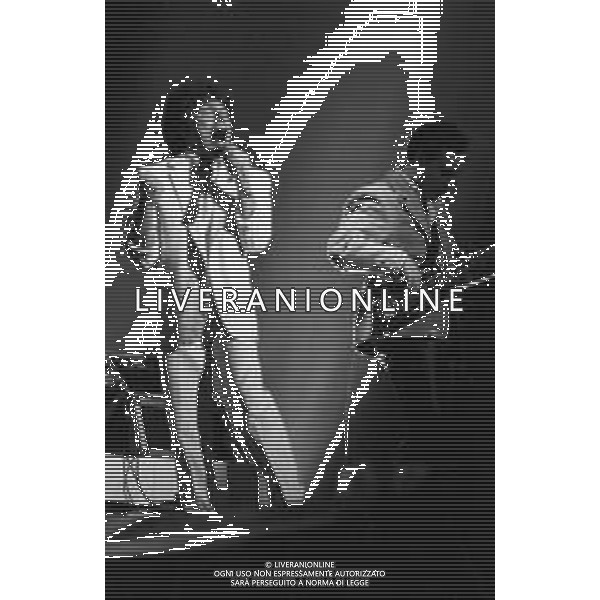 RETROSPETTIVA RICCARDO COCCIANTE CANTAUTORE NELLA FOTO IN CONCERTO AL TEATRO NAZIONALE DI MILANO NEL 1987 ©DFP/ ARCHIVIO AGENZIA ALDO LIVERANI SAS