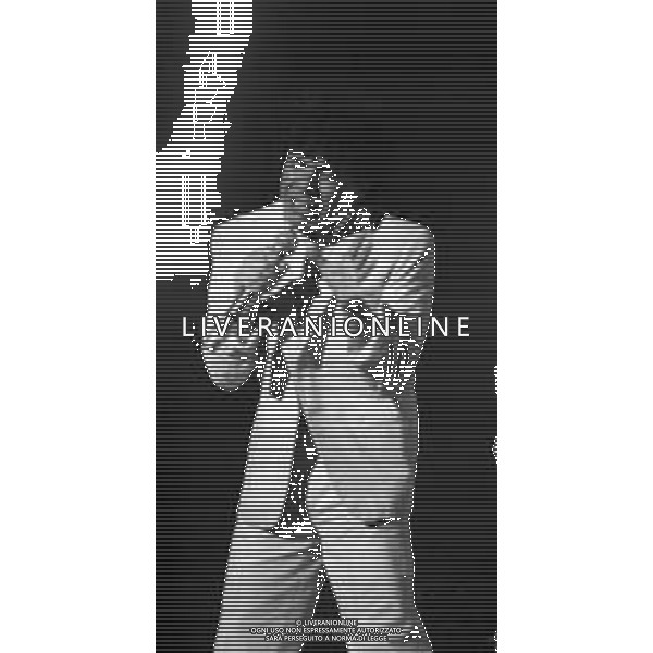 RETROSPETTIVA RICCARDO COCCIANTE CANTAUTORE NELLA FOTO IN CONCERTO AL TEATRO NAZIONALE DI MILANO NEL 1987 ©DFP/ ARCHIVIO AGENZIA ALDO LIVERANI SAS
