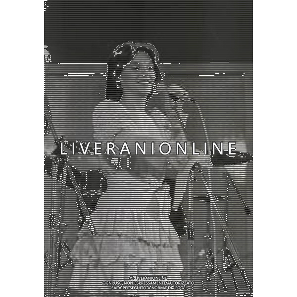 RETROSPETTIVA PATRIZIA ROSSETTI CONDUTTRICE TELEVISIVA E ATTRICE NELLA FOTO PATRIZIA ROSSETTI AL FESTIVAL DI SANREMO NELL\'ANNO 1982 AG ALDO LIVERANI SAS
