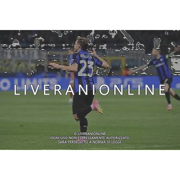 Nicolo\' Barella (Inter) esulta dopo il gol dell\'1 a 0 Inter vs Benfica Milano 19-04-2023 Stadio Giuseppe Meazza - San Siro UEFA Champions League quarti di finale - gara di ritorno foto Roberto Garavaglia/ag. Aldo Liverani sas/AGENZIA ALDO LIVERANI SAS