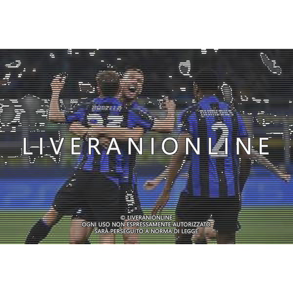 esultanza Inter dopo il gol dell\'1 a 0 Nicolo\' Barella Inter vs Benfica Milano 19-04-2023 Stadio Giuseppe Meazza - San Siro UEFA Champions League quarti di finale - gara di ritorno foto Roberto Garavaglia/ag. Aldo Liverani sas/AGENZIA ALDO LIVERANI SAS