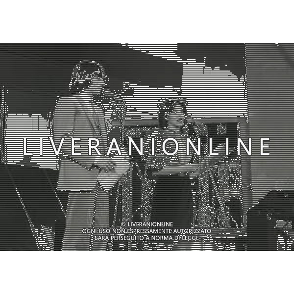 RETROSPETTIVA PATRIZIA ROSSETTI CONDUTTRICE TELEVISIVA E ATTRICE NELLA FOTO PATRIZIA ROSSETTI AL FESTIVAL DI SANREMO NELL\'ANNO 1982 CON CLAUDIO CECCHETTO AG ALDO LIVERANI SAS