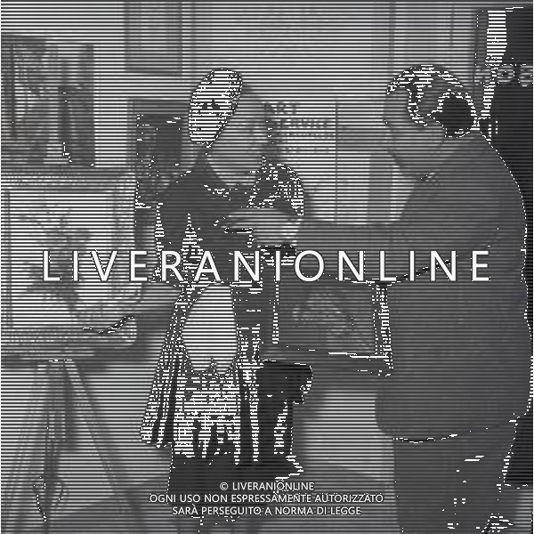 RETROSPETTIVA GLORIA SWANSON PSEUDONIMO DI GLORIA MAY JOSEPHINE SVENSSON ATTRICE NELLA FOTO GLORIA SWANSON PSEUDONIMO DI GLORIA MAY JOSEPHINE SVENSSON A ROMA NELL\'ANNO 1953 A UNA MOSTRA DI PITTORI FOTO SANDRO VESPASIANI-AG ALDO LIVERANI SAS