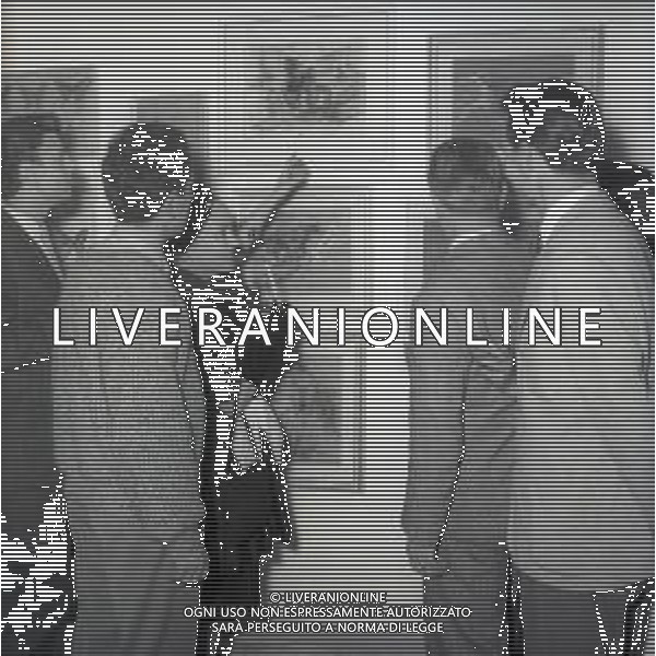 RETROSPETTIVA GLORIA SWANSON PSEUDONIMO DI GLORIA MAY JOSEPHINE SVENSSON ATTRICE NELLA FOTO GLORIA SWANSON PSEUDONIMO DI GLORIA MAY JOSEPHINE SVENSSON A ROMA NELL\'ANNO 1953 A UNA MOSTRA DI PITTORI FOTO SANDRO VESPASIANI-AG ALDO LIVERANI SAS
