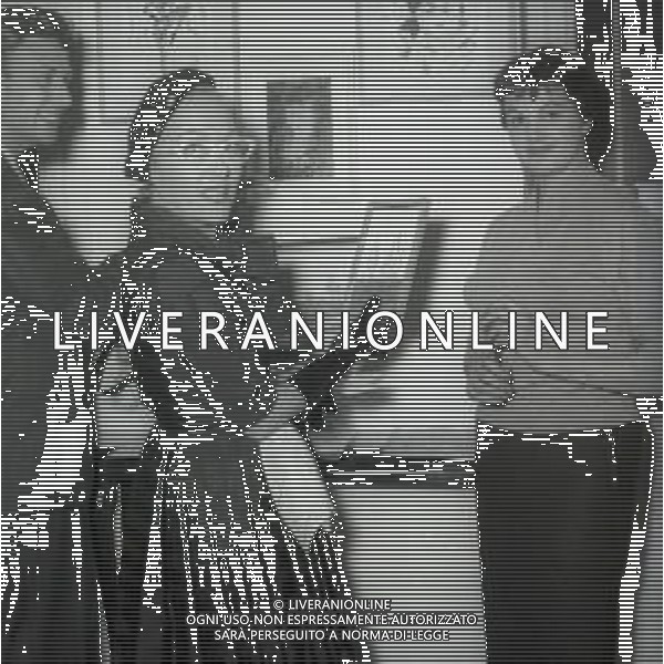 RETROSPETTIVA GLORIA SWANSON PSEUDONIMO DI GLORIA MAY JOSEPHINE SVENSSON ATTRICE NELLA FOTO GLORIA SWANSON PSEUDONIMO DI GLORIA MAY JOSEPHINE SVENSSON A ROMA NELL\'ANNO 1953 A UNA MOSTRA DI PITTORI FOTO SANDRO VESPASIANI-AG ALDO LIVERANI SAS