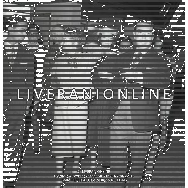 RETROSPETTIVA GLORIA SWANSON PSEUDONIMO DI GLORIA MAY JOSEPHINE SVENSSON ATTRICE NELLA FOTO GLORIA SWANSON PSEUDONIMO DI GLORIA MAY JOSEPHINE SVENSSON A ROMA NELL\'ANNO 1955 CON LA FIGLIA FOTO SANDRO VESPASIANI-AG ALDO LIVERANI SAS