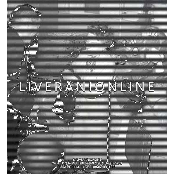 RETROSPETTIVA GLORIA SWANSON PSEUDONIMO DI GLORIA MAY JOSEPHINE SVENSSON ATTRICE NELLA FOTO GLORIA SWANSON PSEUDONIMO DI GLORIA MAY JOSEPHINE SVENSSON A ROMA NELL\'ANNO 1955 CON LA FIGLIA FOTO SANDRO VESPASIANI-AG ALDO LIVERANI SAS