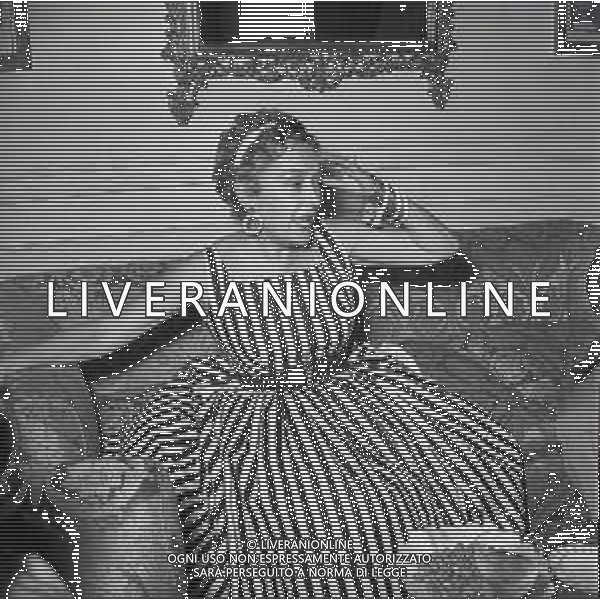 RETROSPETTIVA GLORIA SWANSON PSEUDONIMO DI GLORIA MAY JOSEPHINE SVENSSON ATTRICE NELLA FOTO GLORIA SWANSON PSEUDONIMO DI GLORIA MAY JOSEPHINE SVENSSON A ROMA NELL\'ANNO 1955 IN UNA CONFERENZA STAMPA FOTO SANDRO VESPASIANI-AG ALDO LIVERANI SAS