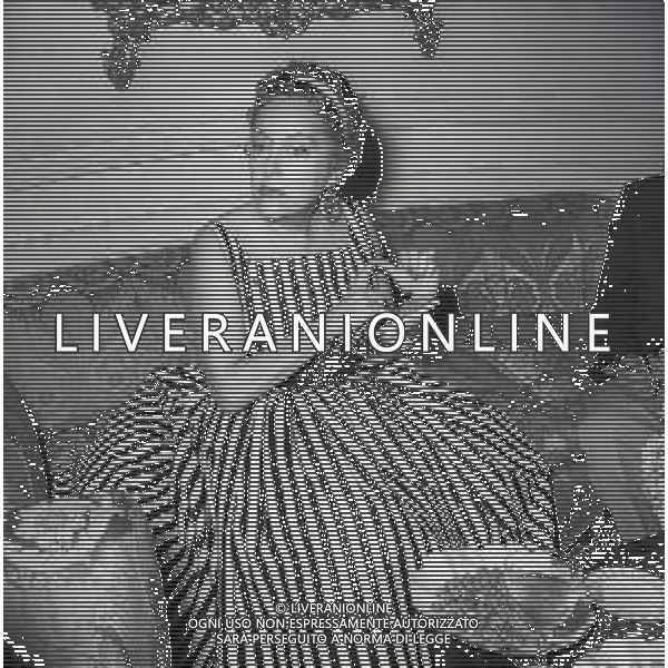 RETROSPETTIVA GLORIA SWANSON PSEUDONIMO DI GLORIA MAY JOSEPHINE SVENSSON ATTRICE NELLA FOTO GLORIA SWANSON PSEUDONIMO DI GLORIA MAY JOSEPHINE SVENSSON A ROMA NELL\'ANNO 1955 IN UNA CONFERENZA STAMPA FOTO SANDRO VESPASIANI-AG ALDO LIVERANI SAS