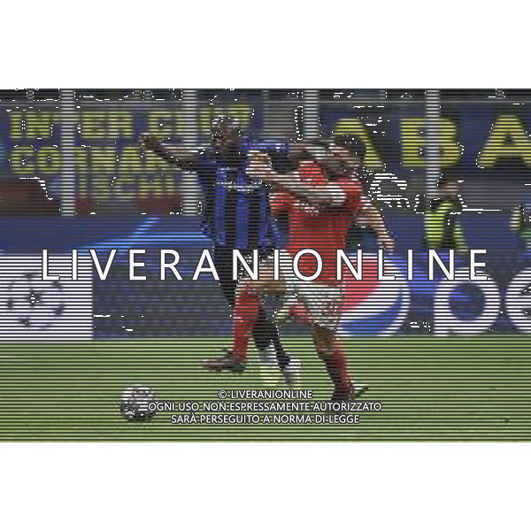 Romelu Lukaku (Inter) SX e Nicolas Otamendi (Benfica) DX Inter vs Benfica Milano 19-04-2023 Stadio Giuseppe Meazza - San Siro UEFA Champions League quarti di finale - gara di ritorno foto Roberto Garavaglia/ag. Aldo Liverani sas