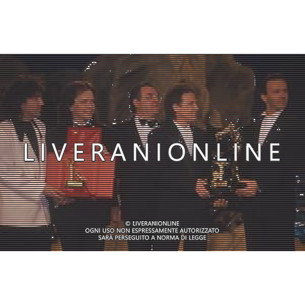 RETROSPETTIVA COMPLESSO MUSICALE DEI POOH NELLA FOTO IL COMPLESSO MUSICALE DEI POOH VINCE IL FESTIVAL DI SANREMO NELL\'ANNO 1990 AG ALDO LIVERANI SAS
