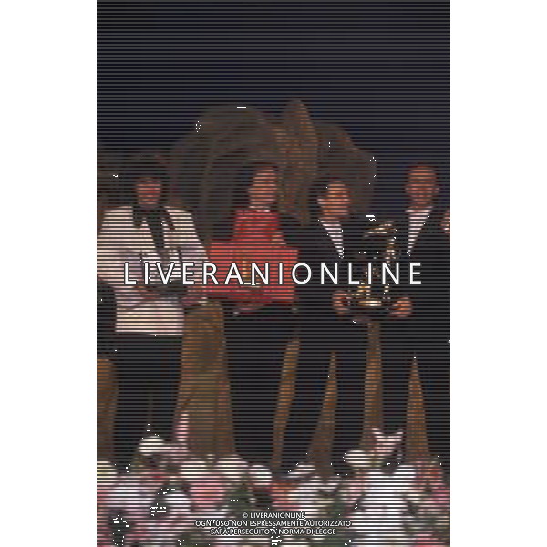 RETROSPETTIVA COMPLESSO MUSICALE DEI POOH NELLA FOTO IL COMPLESSO MUSICALE DEI POOH VINCE IL FESTIVAL DI SANREMO NELL\'ANNO 1990 AG ALDO LIVERANI SAS