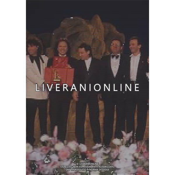 RETROSPETTIVA COMPLESSO MUSICALE DEI POOH NELLA FOTO IL COMPLESSO MUSICALE DEI POOH VINCE IL FESTIVAL DI SANREMO NELL\'ANNO 1990 AG ALDO LIVERANI SAS