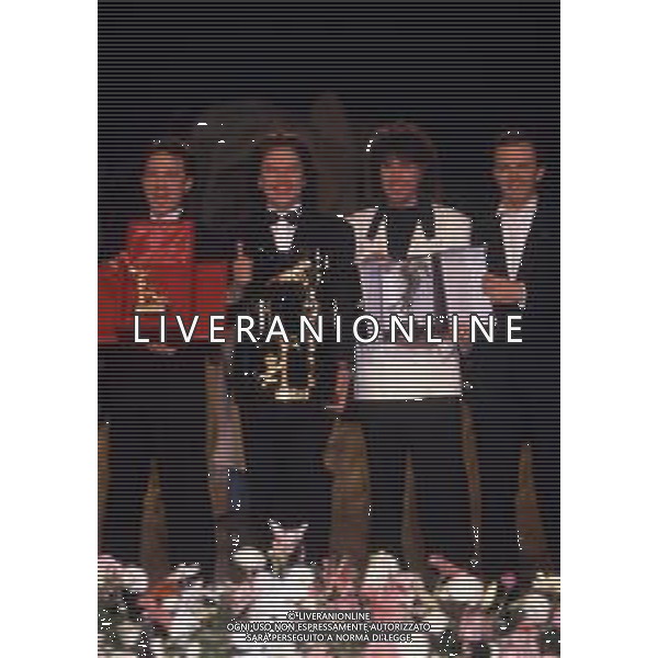 RETROSPETTIVA COMPLESSO MUSICALE DEI POOH NELLA FOTO IL COMPLESSO MUSICALE DEI POOH VINCE IL FESTIVAL DI SANREMO NELL\'ANNO 1990 AG ALDO LIVERANI SAS