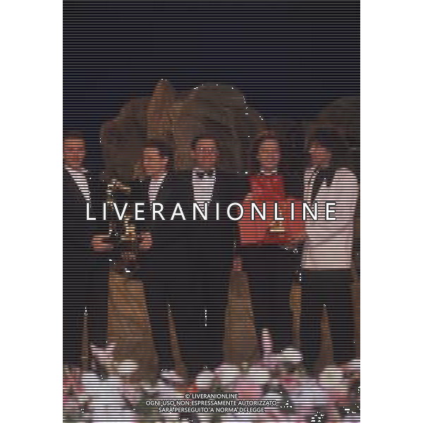 RETROSPETTIVA COMPLESSO MUSICALE DEI POOH NELLA FOTO IL COMPLESSO MUSICALE DEI POOH VINCE IL FESTIVAL DI SANREMO NELL\'ANNO 1990 AG ALDO LIVERANI SAS