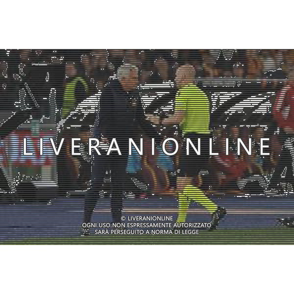 Roma vs Feyenoord Europa League - Quarti di finale - Stadio Olimpico - Roma 20-04-2023 nella foto jose\' Mourinho e arbitro Taylor ©Federico Gaetano / AGENZIA ALDO LIVERANI SAS
