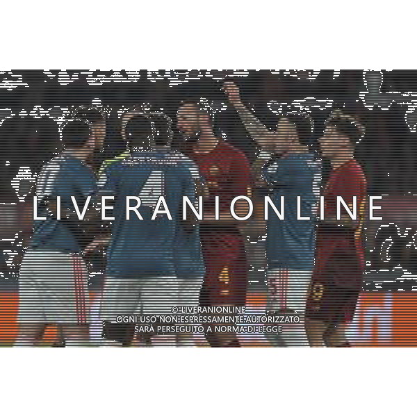 Roma vs Feyenoord Europa League - Quarti di finale - Stadio Olimpico - Roma 20-04-2023 nella foto Le due squadre protestano con Taylor ©Federico Gaetano / AGENZIA ALDO LIVERANI SAS