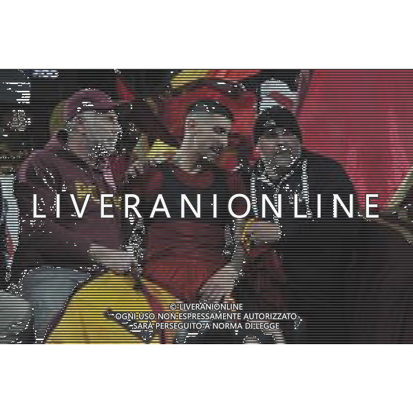 Roma vs Feyenoord Europa League - Quarti di finale - Stadio Olimpico - Roma 20-04-2023 nella foto Pellegrini in curva con i tifosi ©Federico Gaetano / AGENZIA ALDO LIVERANI SAS