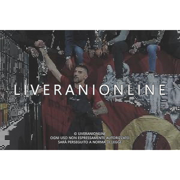 Roma vs Feyenoord Europa League - Quarti di finale - Stadio Olimpico - Roma 20-04-2023 nella foto Pellegrini sotto la curva a fine gara ©Federico Gaetano / AGENZIA ALDO LIVERANI SAS