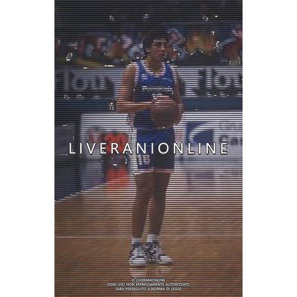 RETROSPETTIVA HUGO SCONOCHINI BASKET NELLA FOTO HUGO SCONOCHINI CON LA MAGLIA REGGIO CALABRIA AG ALDO LIVERANI SAS