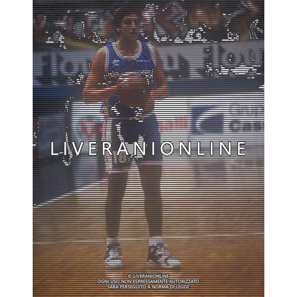 RETROSPETTIVA HUGO SCONOCHINI BASKET NELLA FOTO HUGO SCONOCHINI CON LA MAGLIA REGGIO CALABRIA AG ALDO LIVERANI SAS