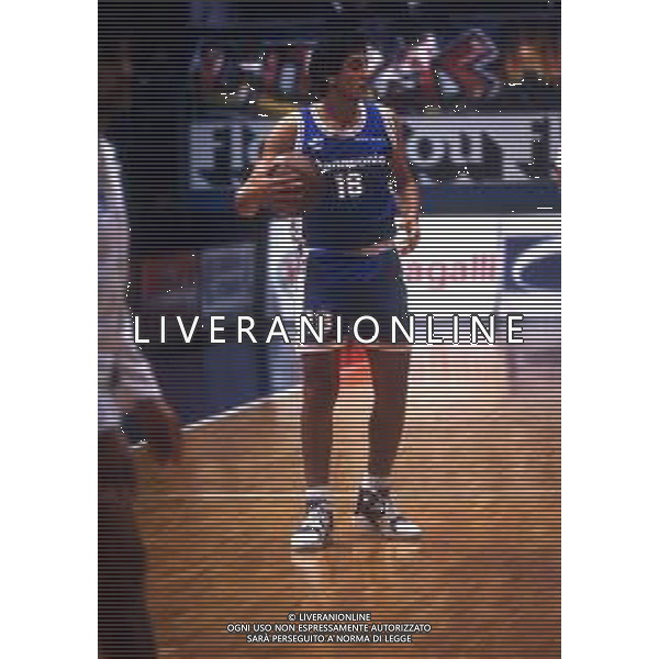 RETROSPETTIVA HUGO SCONOCHINI BASKET NELLA FOTO HUGO SCONOCHINI CON LA MAGLIA REGGIO CALABRIA AG ALDO LIVERANI SAS