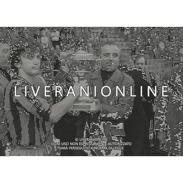 1983 VIAREGGIO STADIO DEI PINI-FINALE DEL TORNEO DI VIAREGGIO ROMA- INTER 2-0 NELLA FOTO PREMIAZIONE INTER AG ALDO LIVERANI SAS