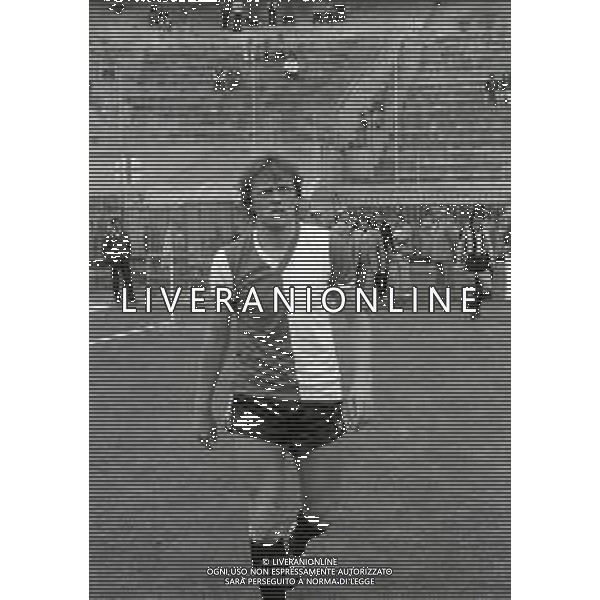 NEG-RETROSPETTIVA ARIE HAAN CALCIATORE NELLA FOTO ARIE HAAN CON LA MAGLIA DEL FEYENOORD AL MUNDIALITO A MILANO NELL\'ANNO 1980 AG ALDO LIVERANI SAS
