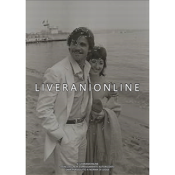 RETROSPETTIVA TREAT WILLIAMS ATTORE NELLA FOTO TREAT WILLIAMS CON DANA DALANY A CANNES NELL\'ANNO 1982 AG ALDO LIVERANI SAS