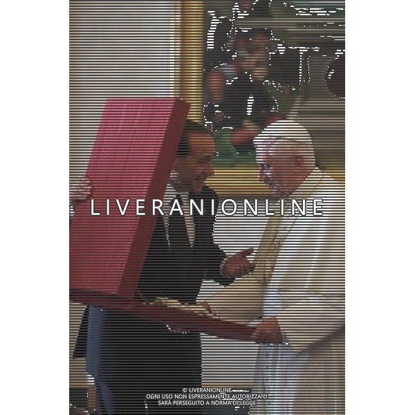 Citta\' del Vaticano 19 / 11 / 2005 Sua Santita\' Papa Benedetto XVI riceve in udienza il Presidente del Consiglio Silvio Berlusconi Ph Flavio Ianniello / Vatican Pool/ag Aldo Liverani